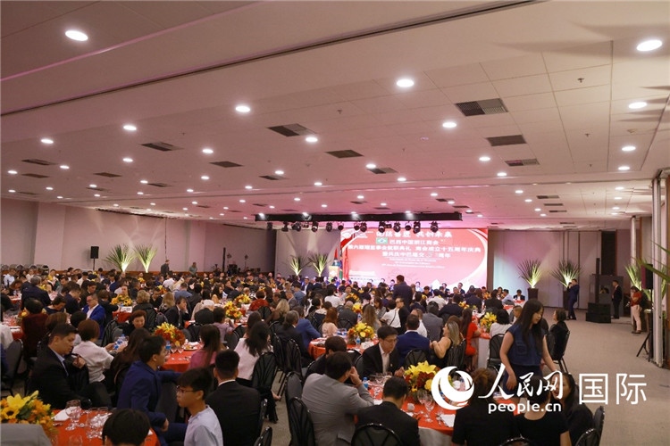 當(dāng)?shù)貢r(shí)間8月24日晚，巴西中國浙江商會第六屆理監(jiān)事會就職典禮在里約熱內(nèi)盧舉行。圖為就職典禮現(xiàn)場。人民網(wǎng)記者 陳海琪攝