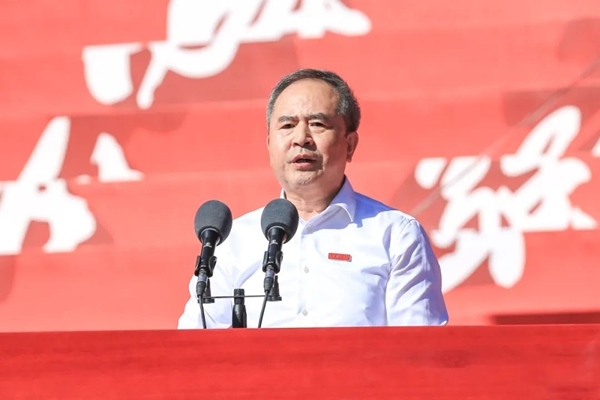 中國科學(xué)院院士、大連理工大學(xué)校長賈振元在2024級新生開學(xué)典禮上致辭。校方供圖