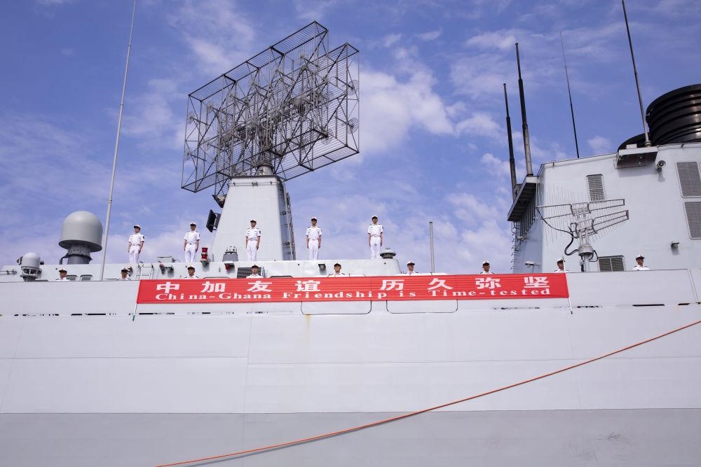 2023年6月27日，中國海軍第43批護(hù)航編隊(duì)抵達(dá)加納特馬港碼頭，開始對加納進(jìn)行為期4天的友好訪問。