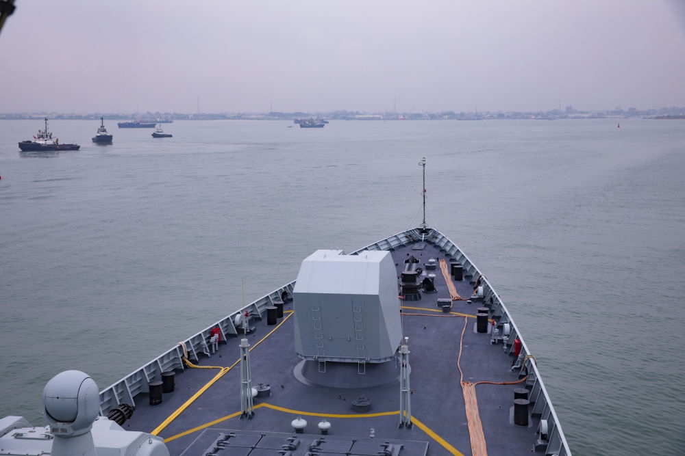 2023年7月14日，中國海軍第43批護(hù)航編隊(duì)南寧艦駛?cè)雱偣ú迹┖诮歉?，開始對剛果（布）進(jìn)行為期4天的友好訪問。