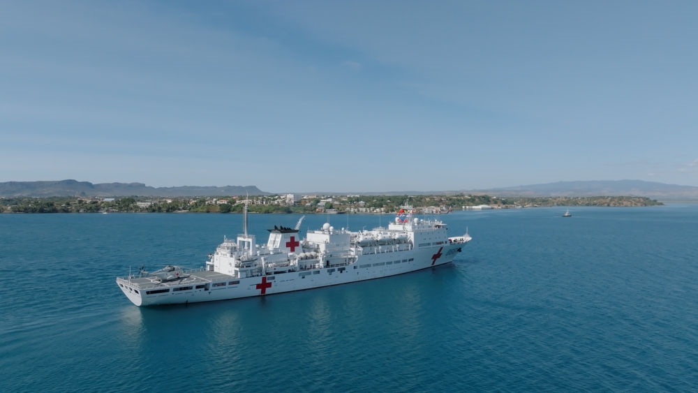 2024年7月26日，中國海軍“和平方舟”號醫(yī)院船抵達(dá)馬達(dá)加斯加安齊拉納納港。