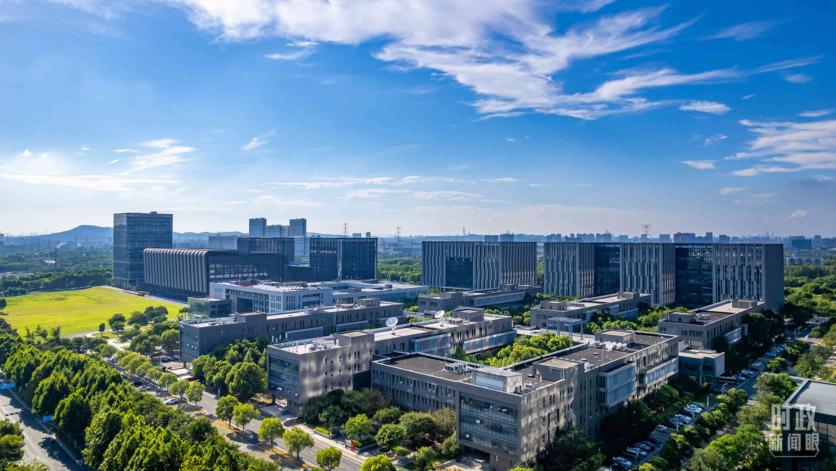  △2023年7月，習近平調(diào)研南京紫金山實驗室，強調(diào)要為實現(xiàn)高水平科技自立自強立下功勛。（圖/視覺中國）