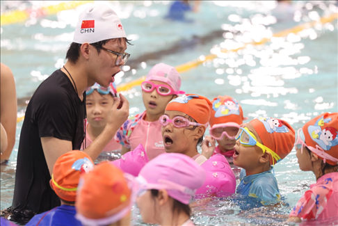 今年8月，杭州青少年活動中心與共青團(tuán)杭州市濱江區(qū)委聯(lián)合主辦2024年“小候鳥”體育夏令營 杭州青少年活動中心供圖