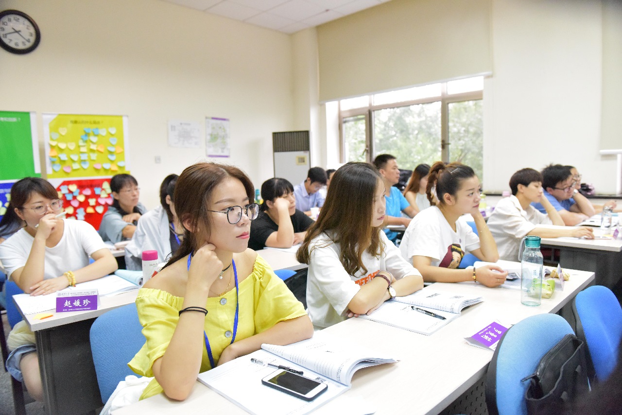 2018年8月，浦江縣實(shí)驗(yàn)小學(xué)教育集團(tuán)、浦陽二小教育集團(tuán)組織骨干教師到清華大學(xué)研學(xué)（資料圖片）