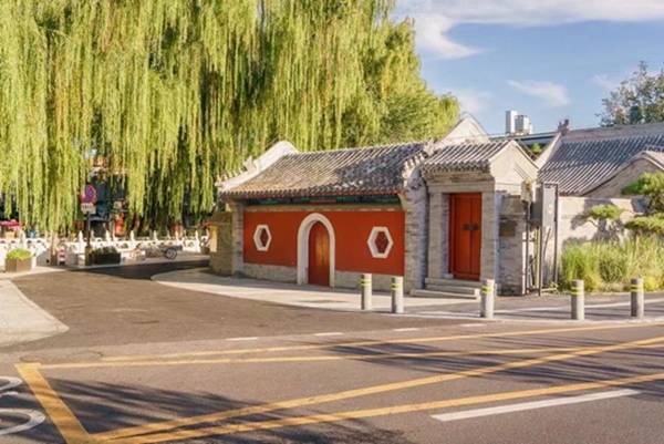 北京建筑大學(xué)古建保護(hù)與利用專業(yè)師生對(duì)北京德勝門內(nèi)大街開展空間品質(zhì)綜合提升項(xiàng)目，圖為項(xiàng)目竣工后的實(shí)景圖。校方供圖