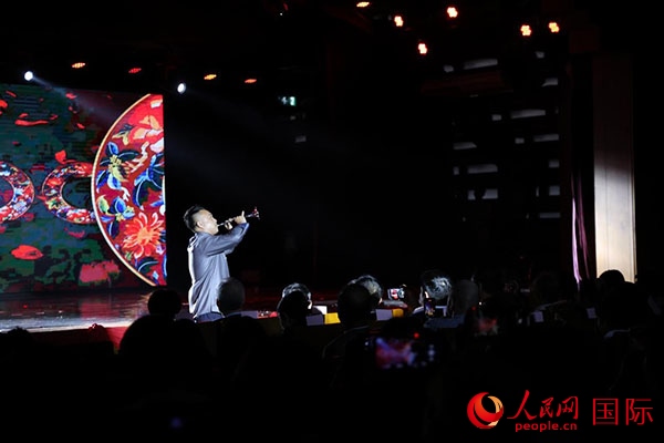 演出現(xiàn)場(chǎng)，演員帶來嗩吶獨(dú)奏《看秧歌》。人民網(wǎng)記者 楊一攝