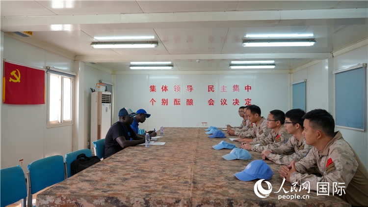 圖1 檢查組聽取工作匯報。王軍杰攝