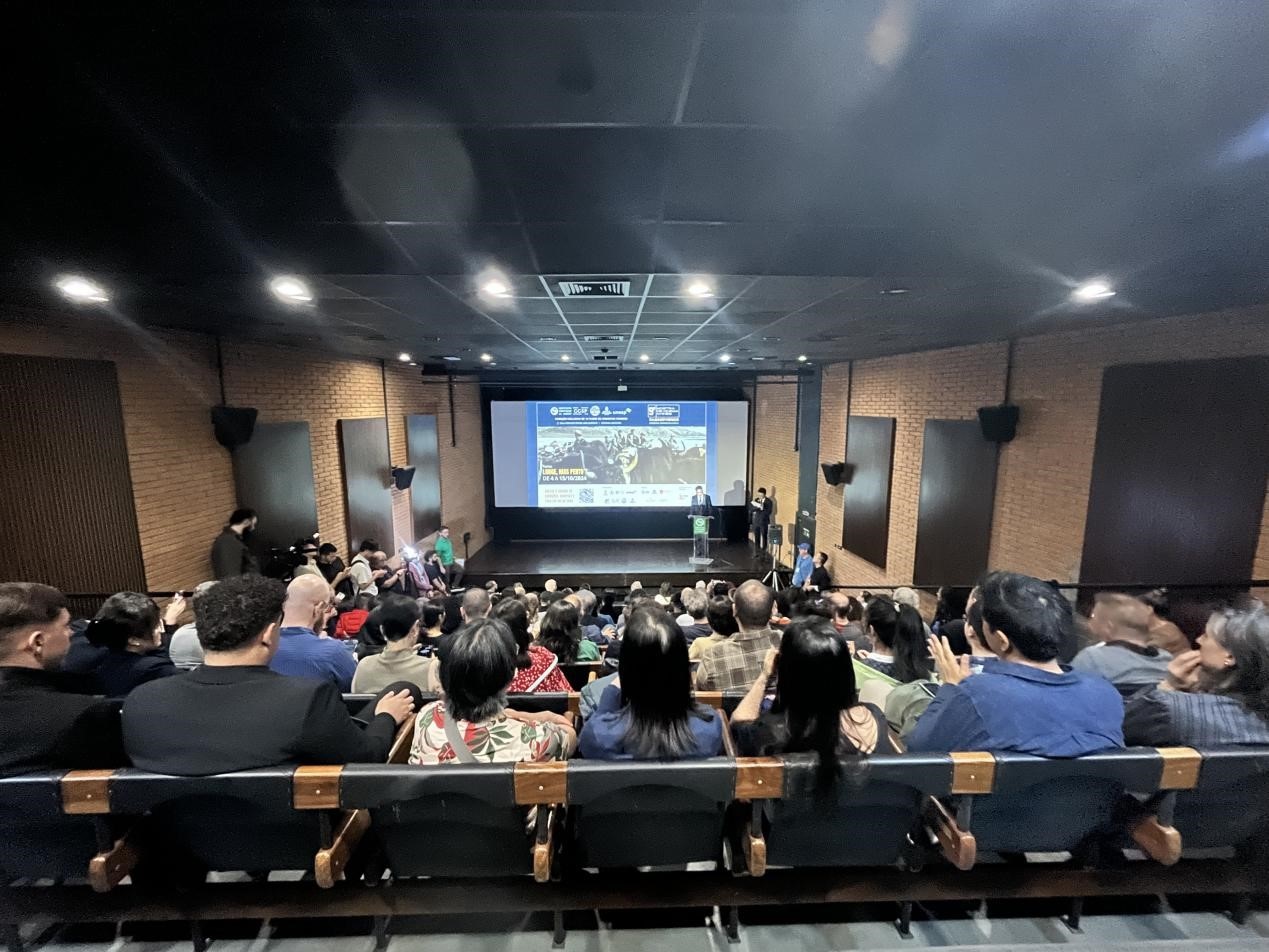 當(dāng)?shù)貢r(shí)間10月3日晚，由巴西圣保羅州立大學(xué)孔子學(xué)院舉辦的第九屆圣保羅中國(guó)電影展在圣保羅文化中心拉開帷幕。巴西圣保羅州立大學(xué)孔子學(xué)院供圖