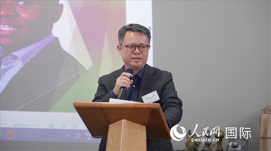 中國駐南非使館經(jīng)商處參贊邱忠義發(fā)言。 人民網(wǎng) 張茜攝