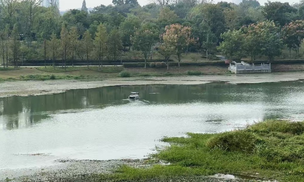 浙江湖州安吉縣滸溪幸福河湖景色宜人。人民網(wǎng)記者 申佳平攝