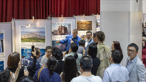 5月29日，“宇宙·金磚國家”圖片巡回展在北京舉辦，活動(dòng)現(xiàn)場吸引了眾多中國觀眾。北京俄羅斯文化中心供圖
