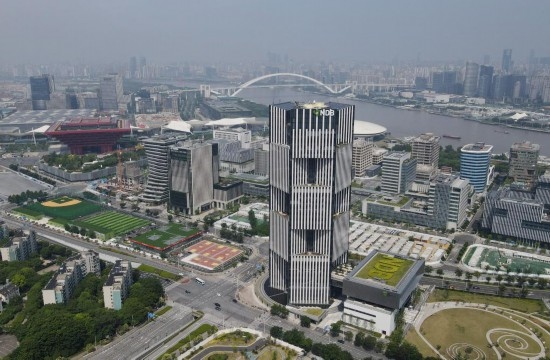 位于中國上海浦東新區(qū)世博園區(qū)的金磚國家新開發(fā)銀行總部大樓（2022年6月17日攝，無人機照片）。新華社記者方喆攝