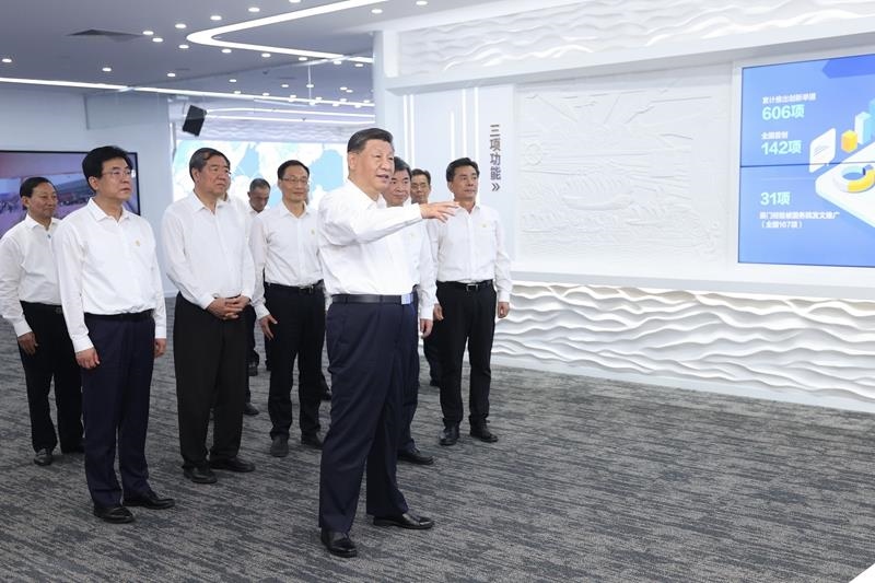 △2024年10月16日，習(xí)近平總書記在中國（福建）自由貿(mào)易試驗區(qū)廈門片區(qū)參觀自由貿(mào)易試驗區(qū)建設(shè)成果展。