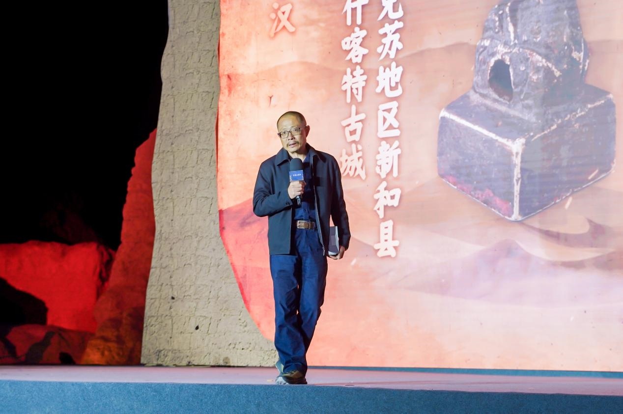 陳凌在“何以中國·五星出東方”網(wǎng)絡(luò)主題宣傳活動現(xiàn)場演講。人民視頻供圖