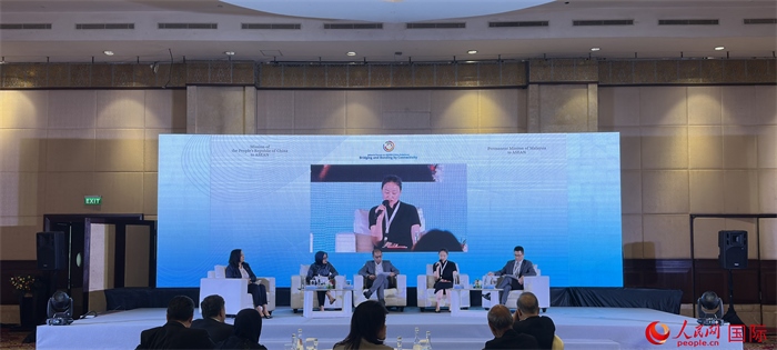“企業(yè)對(duì)中國東盟互聯(lián)互通的責(zé)任與貢獻(xiàn)”分議題討論現(xiàn)場。人民網(wǎng)記者 曹師韻攝