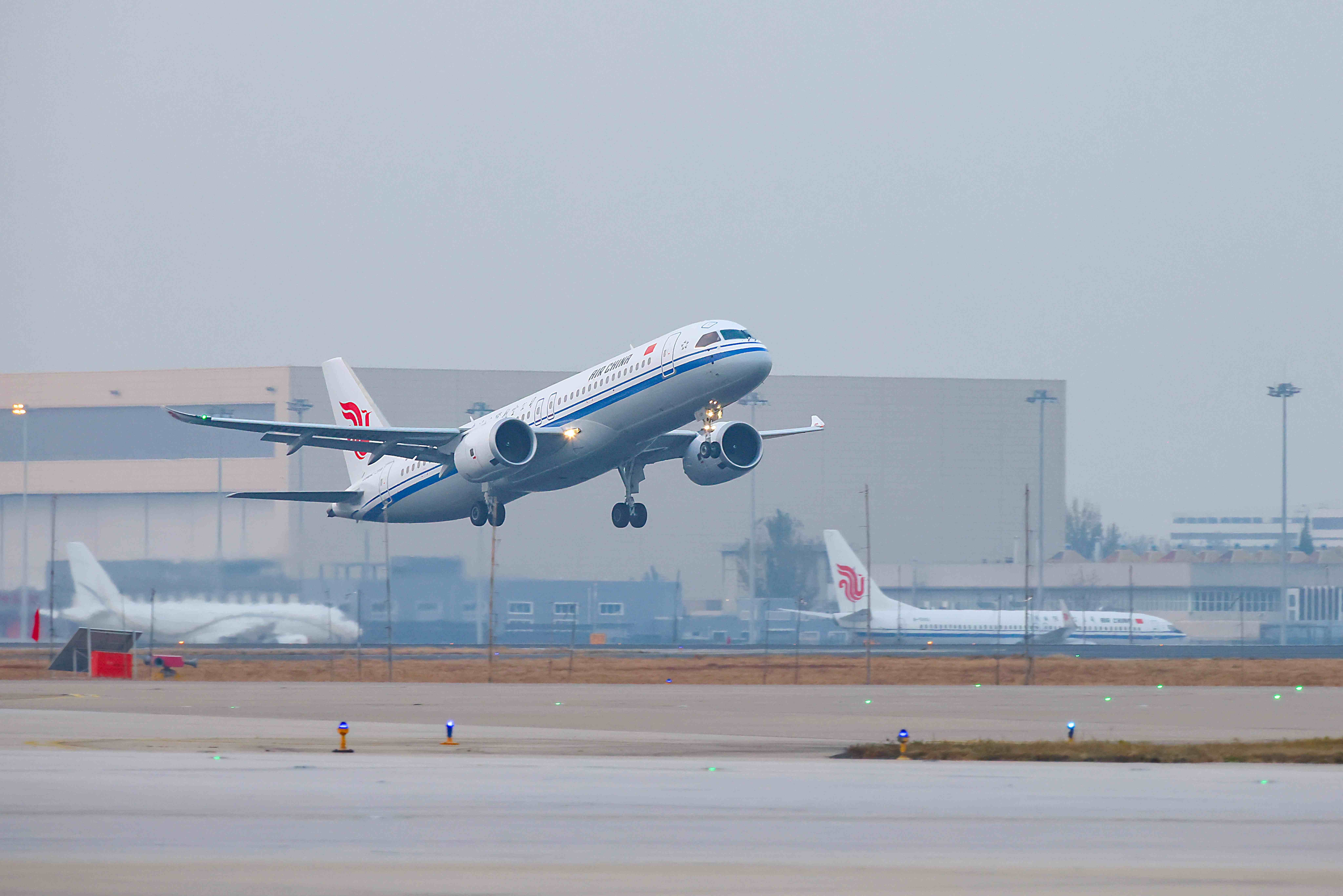 飛機(jī)從北京首都國(guó)際機(jī)場(chǎng)起飛，航向澳門(mén)。受訪方供圖