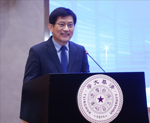 清華大學(xué)國(guó)家治理研究院執(zhí)行院長(zhǎng)、清華大學(xué)計(jì)算社會(huì)科學(xué)與國(guó)家治理實(shí)驗(yàn)室執(zhí)行主任孟慶國(guó)教授演講。供圖單位：清華大學(xué)國(guó)家治理研究院