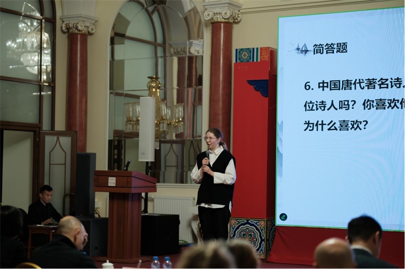 參賽選手現(xiàn)場答題。 俄羅斯國立人文大學(xué)孔子學(xué)院供圖