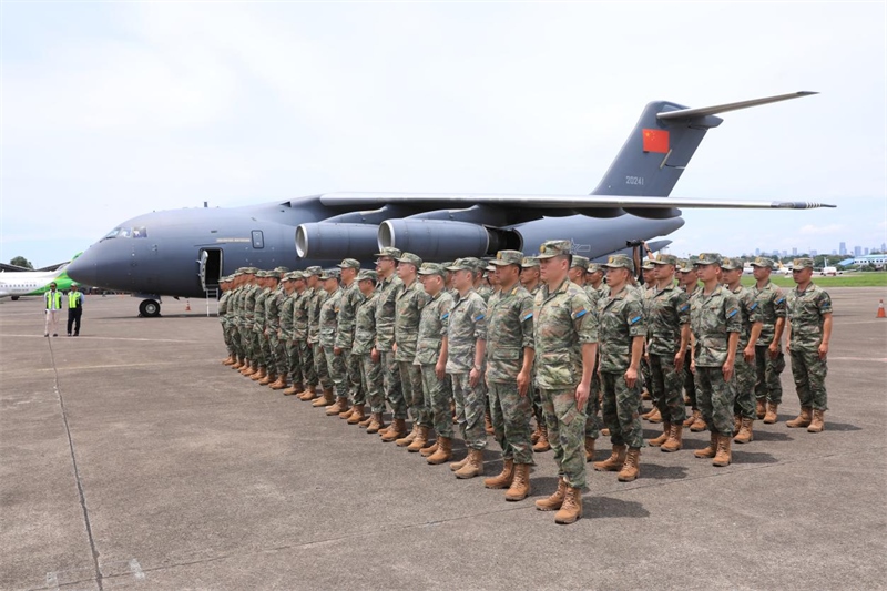 中方參演部隊搭乘運—20運輸機飛抵印尼國民軍空軍哈利姆機場。 龔勝祥攝
