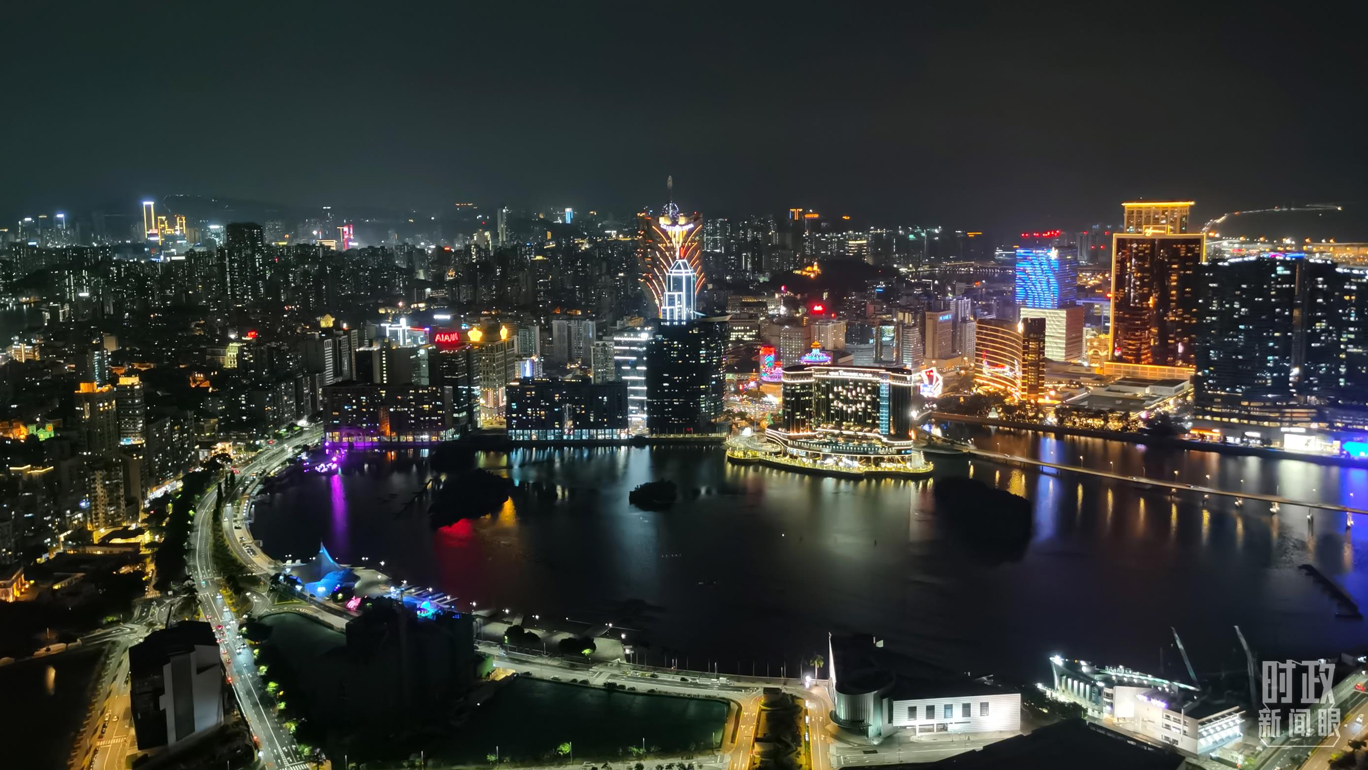 △澳門(mén)夜景。（總臺(tái)央視記者曹亞星拍攝）