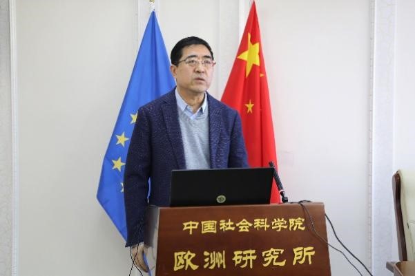 中國社會科學院歐洲研究所所長、《歐洲發(fā)展報告（2023～2024）》主編馮仲平研究員致辭。吳迪攝