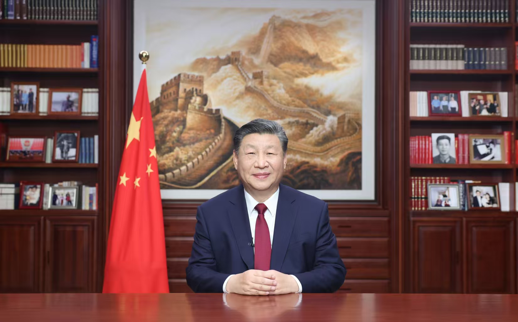 2023年12月31日，新年前夕，國家主席習近平通過中央廣播電視總臺和互聯(lián)網(wǎng)，發(fā)表二〇二四年新年賀詞。圖片來源：新華社