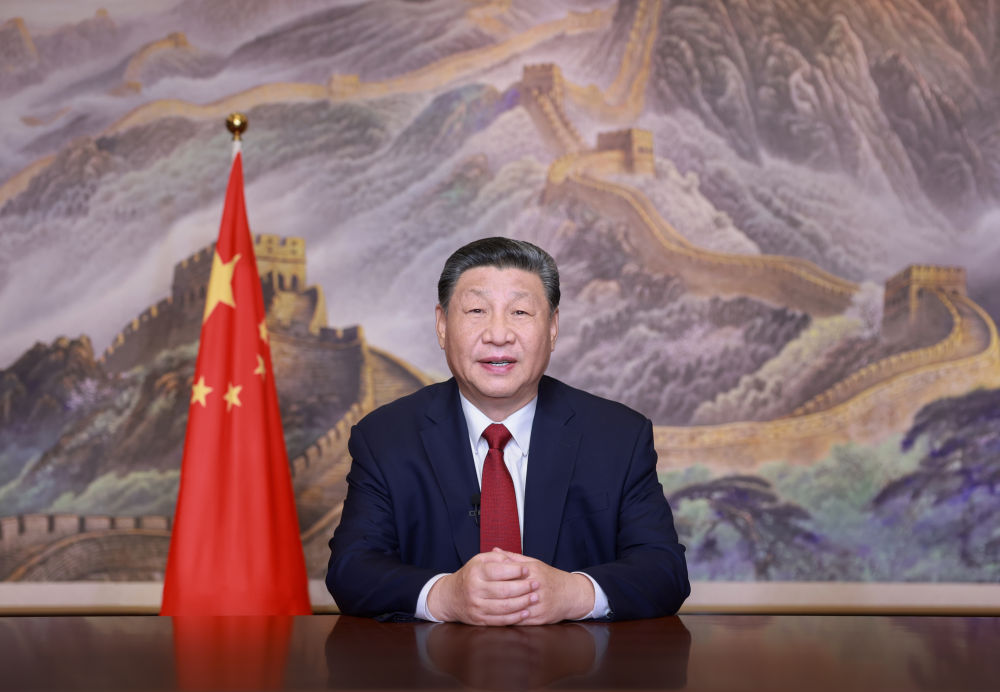 新年前夕，國(guó)家主席習(xí)近平通過(guò)中央廣播電視總臺(tái)和互聯(lián)網(wǎng)，發(fā)表二〇二五年新年賀詞。新華社記者 鞠鵬 攝