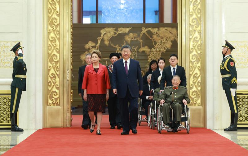 △2024年9月29日，中華人民共和國國家勛章和國家榮譽稱號頒授儀式在北京人民大會堂金色大廳隆重舉行。習(xí)近平總書記同國家勛章和國家榮譽稱號獲得者一同步入會場。