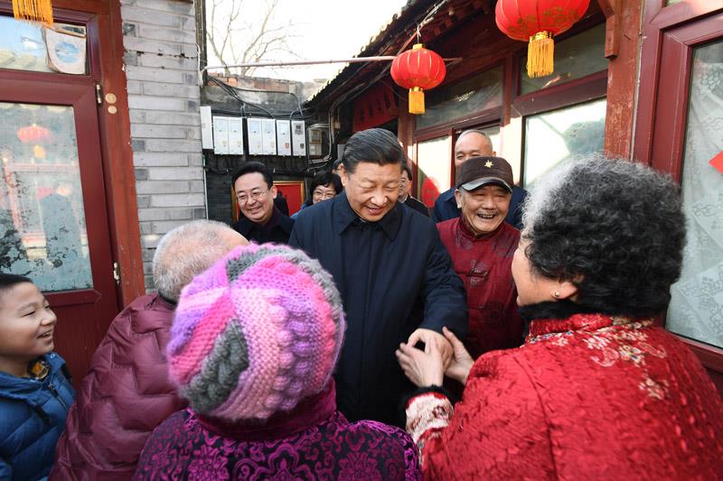 2019年2月1日，習(xí)近平總書(shū)記來(lái)到北京前門東區(qū)草廠四條胡同看望慰問(wèn)群眾。