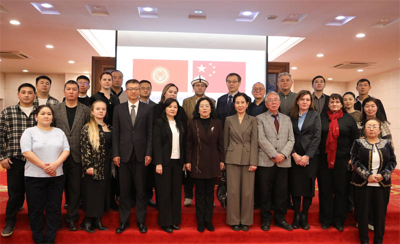 與會(huì)人員合影。中國駐吉爾吉斯斯坦使館供圖