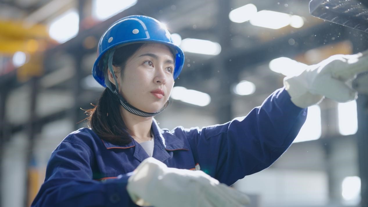 老中鐵路有限公司萬象運營管理中心機輛車間希達在工作中。老中鐵路有限公司供圖