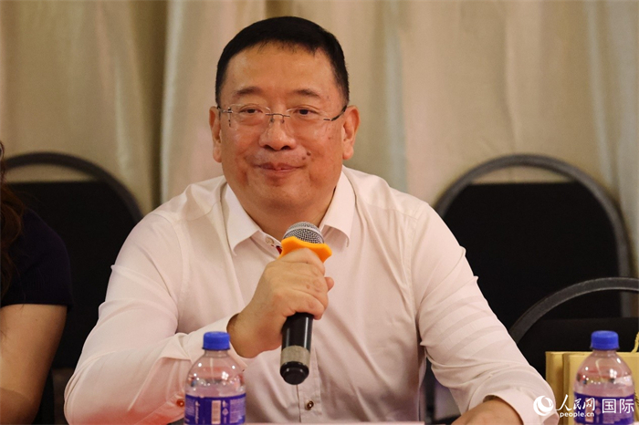 巴西文協(xié)主席上官建峰在座談會(huì)上致辭。人民網(wǎng)記者 陳海琪攝
