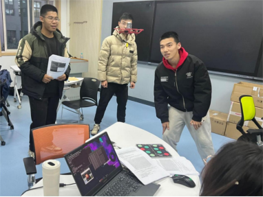 智能無(wú)人系統(tǒng)“做中悟”高階項(xiàng)目式課程。校方供圖