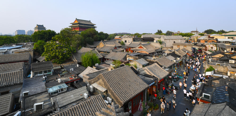 遠(yuǎn)眺鐘鼓樓。新華社記者 陳鐘昊 攝