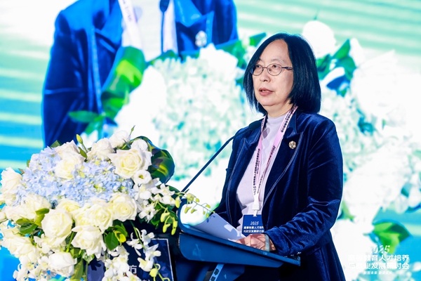 中國高等教育學會學術咨詢發(fā)展委員會委員、中國高等教育學會原副秘書長、《中國高教研究》主編王小梅。