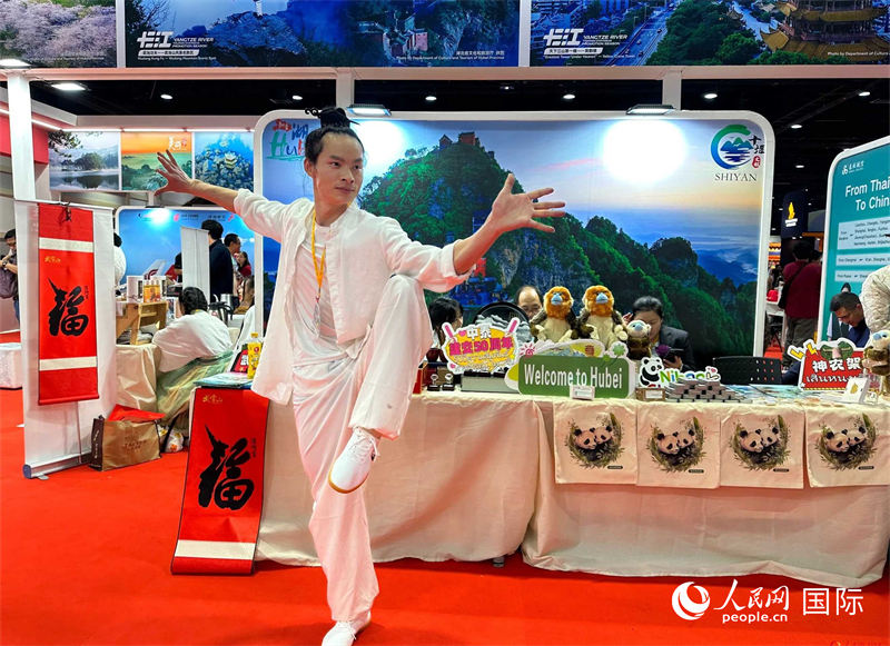 中國(guó)武當(dāng)功夫走進(jìn)東南亞，以精湛的武藝和飄逸的身姿詮釋中國(guó)武術(shù)的精髓。人民網(wǎng)記者 簡(jiǎn)承淵攝