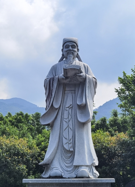 位于南平的朱熹石雕塑像。圖片來源：視覺中國(guó)