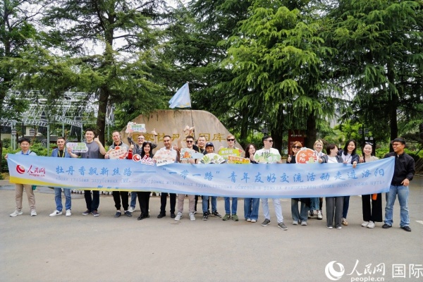 4月21日，人民網(wǎng)“一帶一路”青年友好交流活動(dòng)走進(jìn)洛陽(yáng)。人民網(wǎng)記者 魯揚(yáng)攝