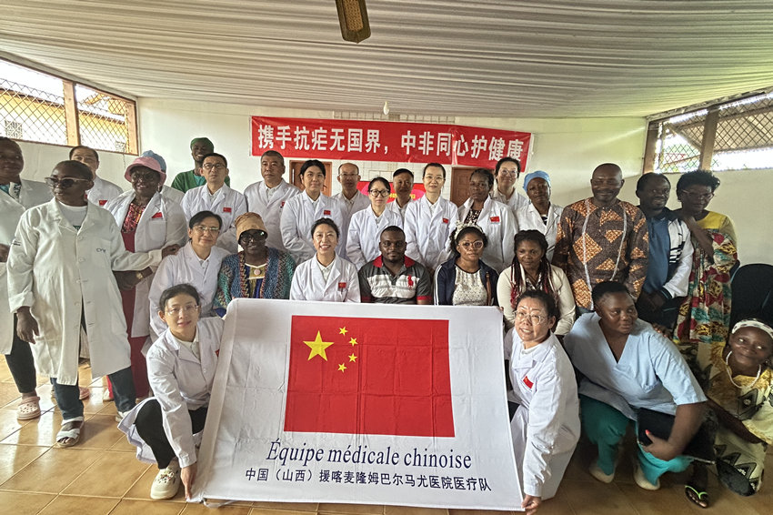 【4】圖為活動結(jié)束后的合影。中國（山西）第24批援喀麥隆姆巴爾馬尤醫(yī)療隊 供圖