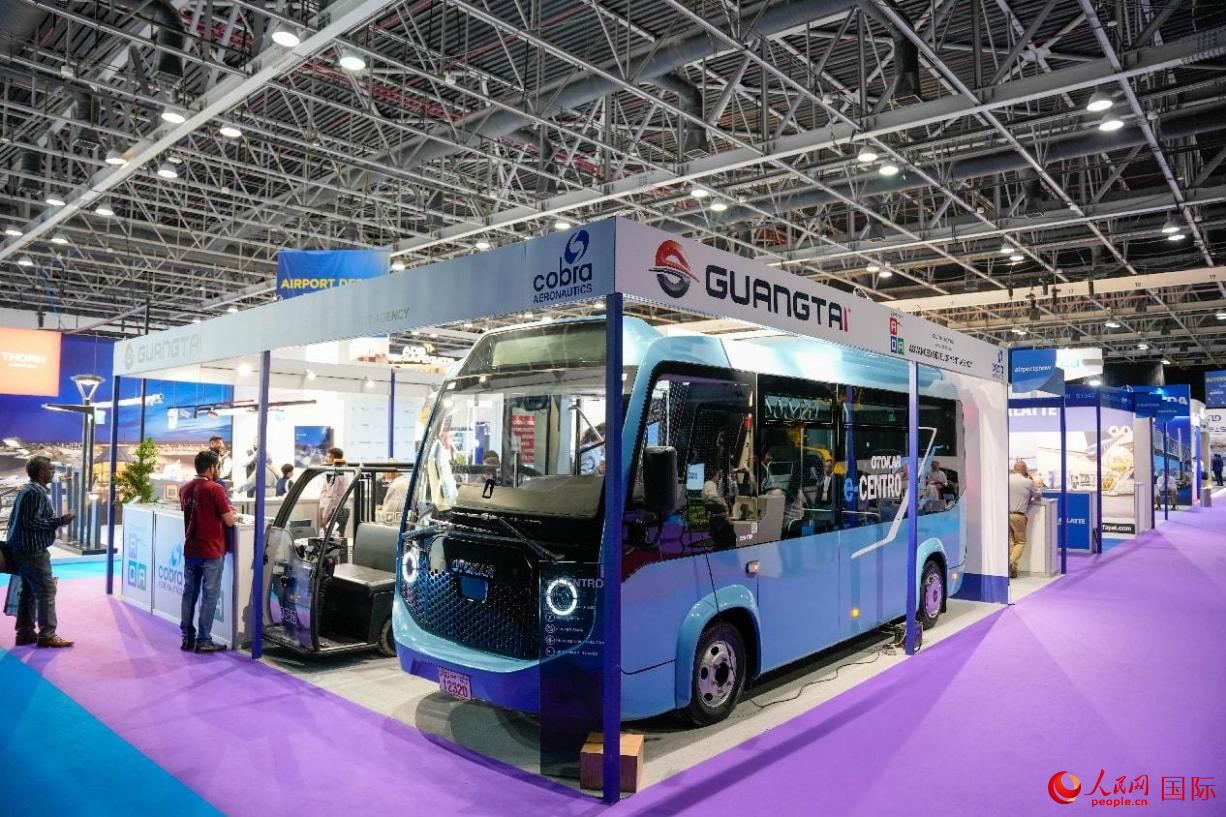 展會(huì)展示的電動(dòng)大巴車。人民網(wǎng)塔里克·易卜拉欣攝