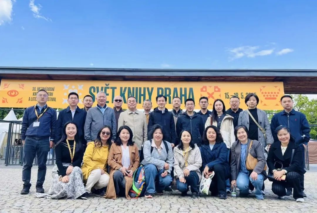 中國出版界代表團(tuán)合影。圖片均由國圖集團(tuán)供圖