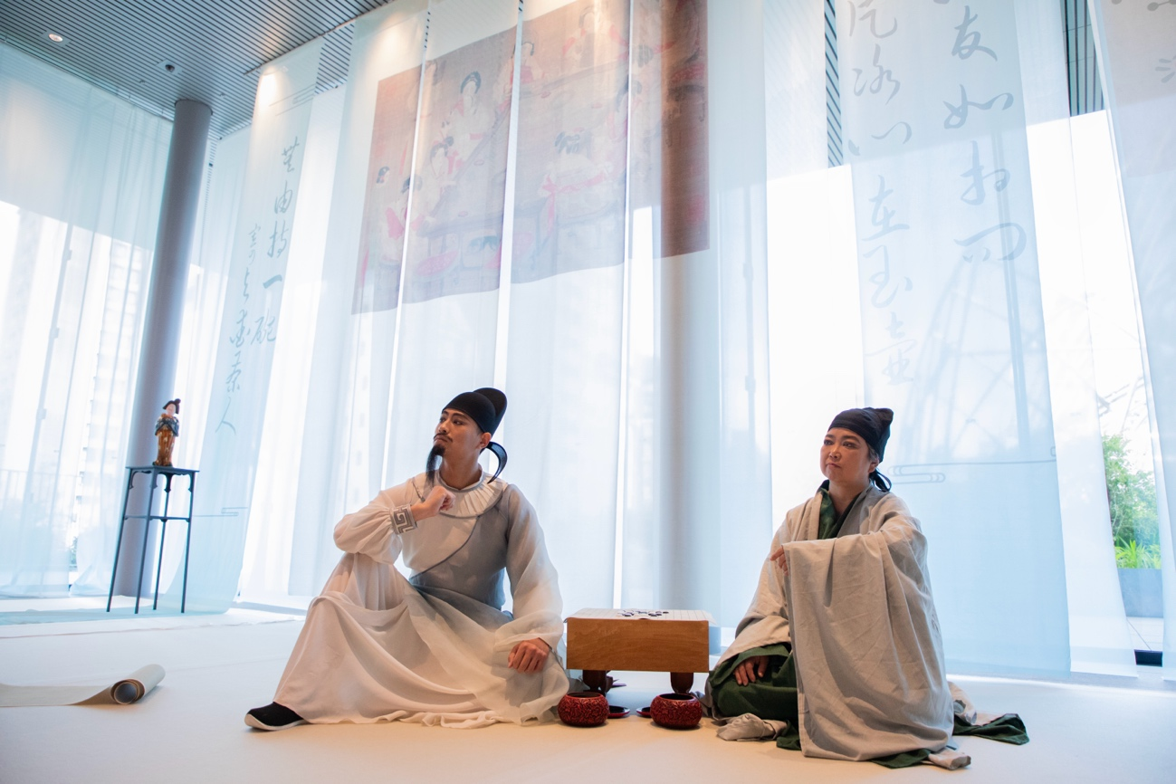 白居易與茶仙盧仝。中國駐大阪旅游辦事處供圖