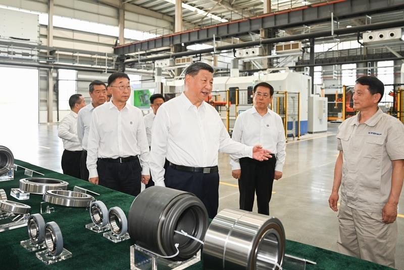 2025年5月19日，習(xí)近平總書記在河南洛陽軸承集團股份有限公司智能工廠考察。