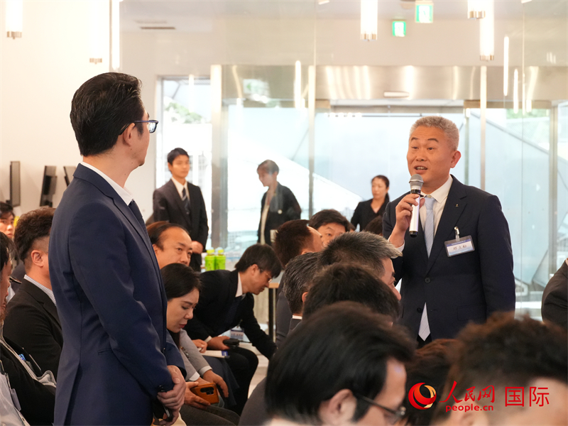 參會企業(yè)與海南代表團(tuán)積極交流。