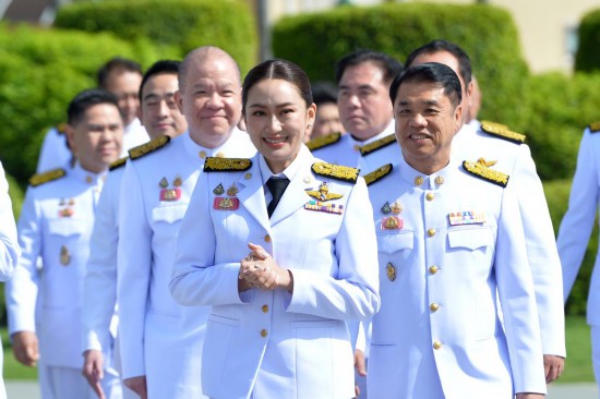 2024年9月7日，泰國總理佩通坦·欽那瓦（前中）及新一屆內(nèi)閣成員在位于首都曼谷的總理府與媒體見面。新華社發(fā)（拉亨攝）