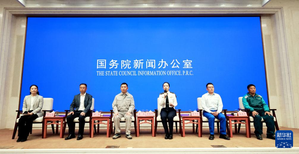 5月29日，國務(wù)院新聞辦公室在北京舉行“新征程上的奮斗者”中外記者見面會(huì)，交通運(yùn)輸領(lǐng)域代表圍繞“加快建設(shè)交通強(qiáng)國 勇當(dāng)開路先鋒”與中外記者見面交流。新華社記者 潘旭 攝
