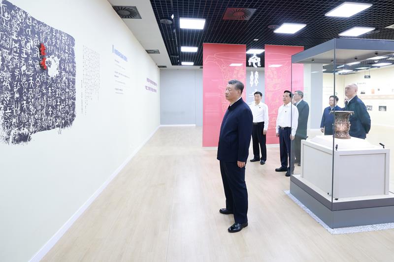 △2024年9月10日，習(xí)近平總書(shū)記來(lái)到陜西寶雞市參觀寶雞青銅器博物院。