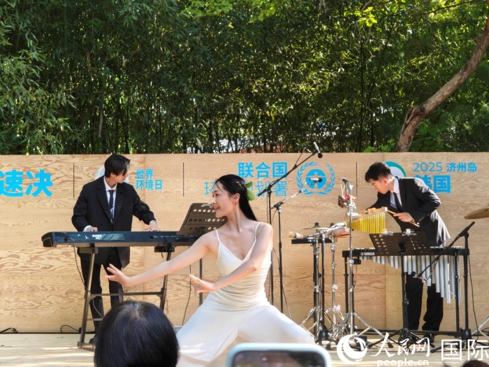 《舞，自然》舞蹈表演。人民網(wǎng)記者 李明攝